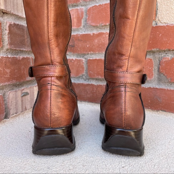 CLARKS •Tall Brown, Square Toe, Full Zip Leather Boots Sz 6 - Picture 6 of 11